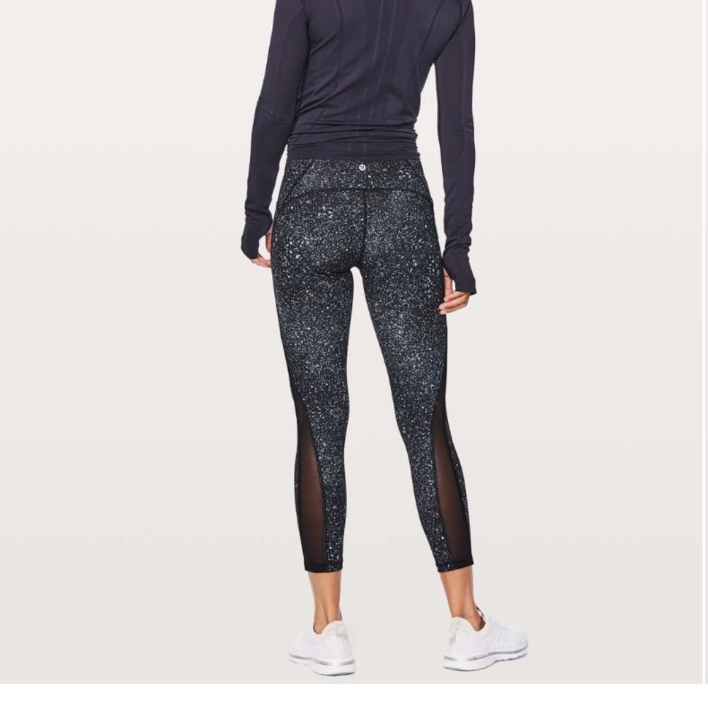 Lululemon Train Times 7/8 Pant 25"
Mineralize Multi / Black
